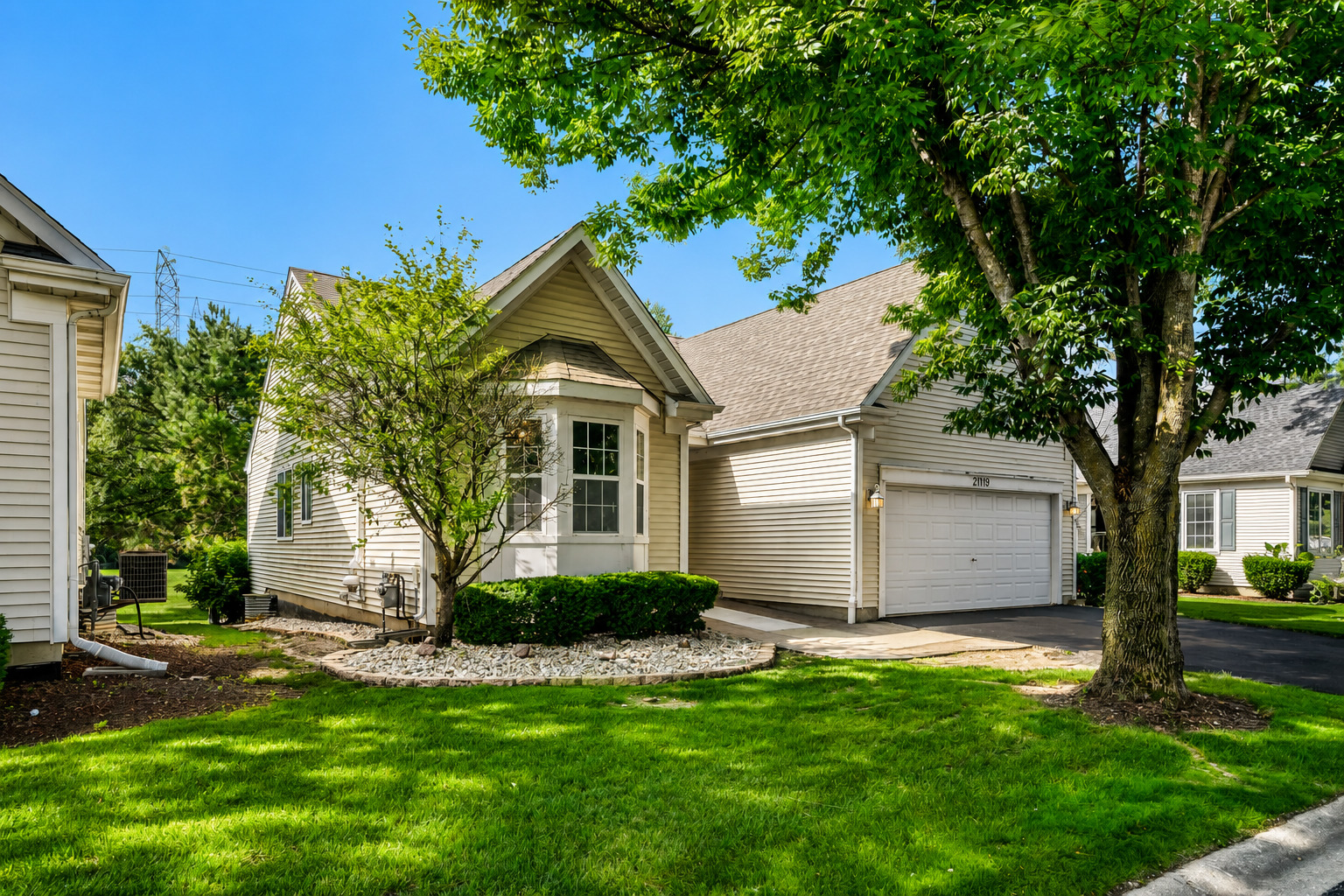 21119 W Walnut Lane — photo