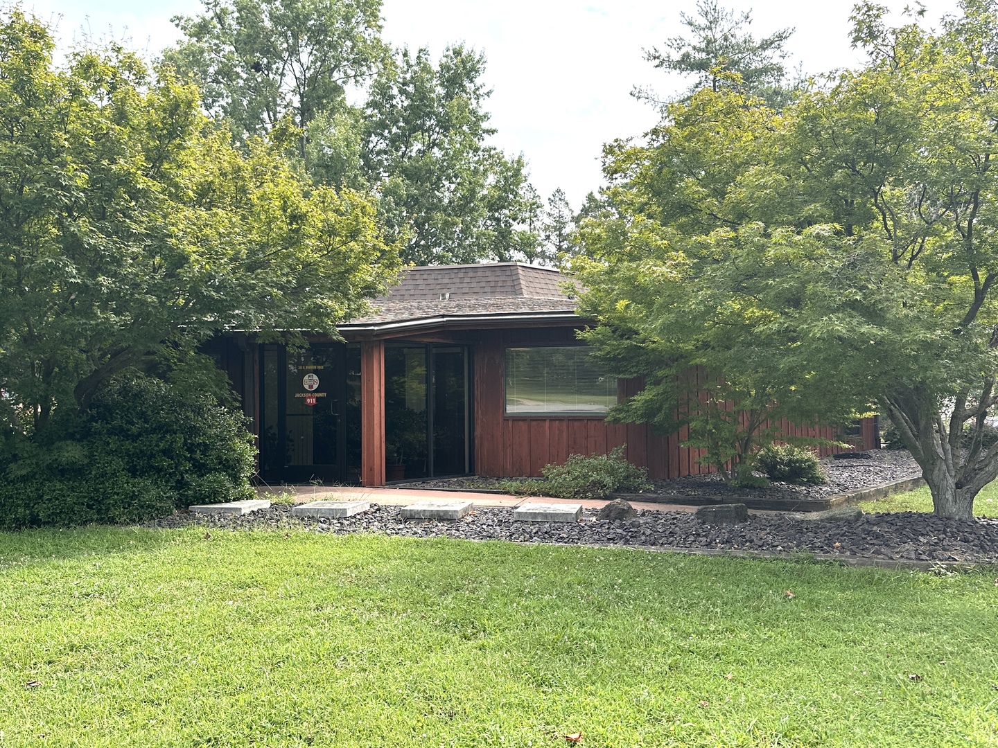 303 N Robinson Circle — photo