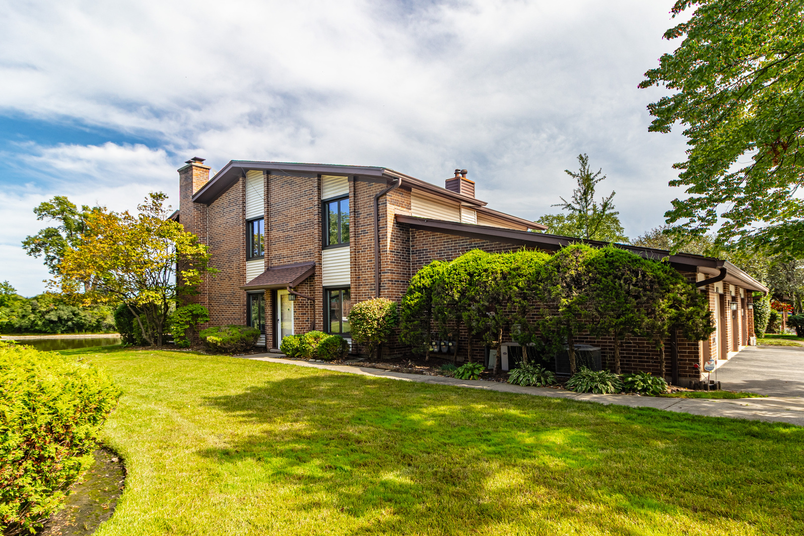 1119 Deerfield Place — photo