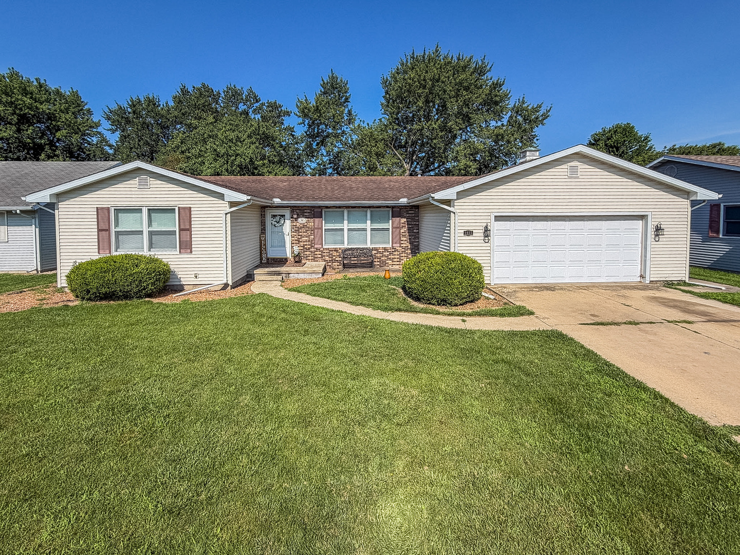 1015 Cambridge Drive — photo