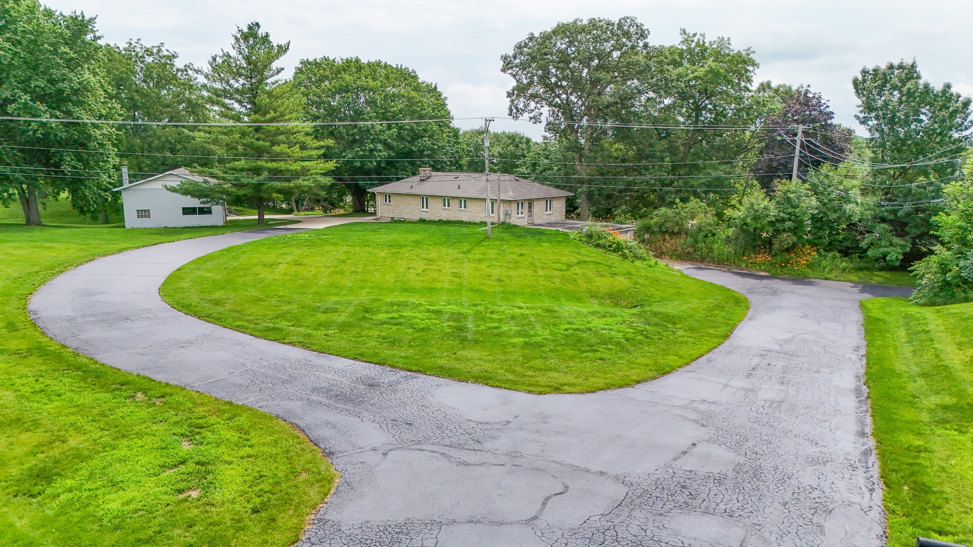 1742 Wolverine Road — photo