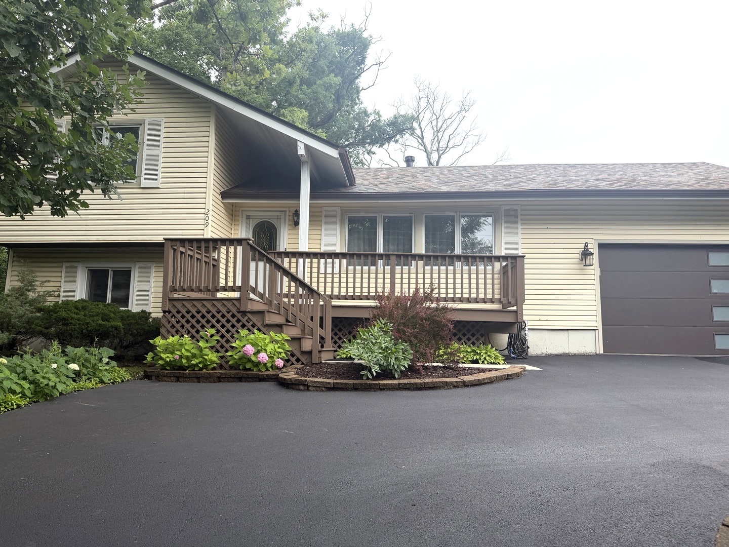 209 Rivers Drive, Lake Bluff, IL 60044