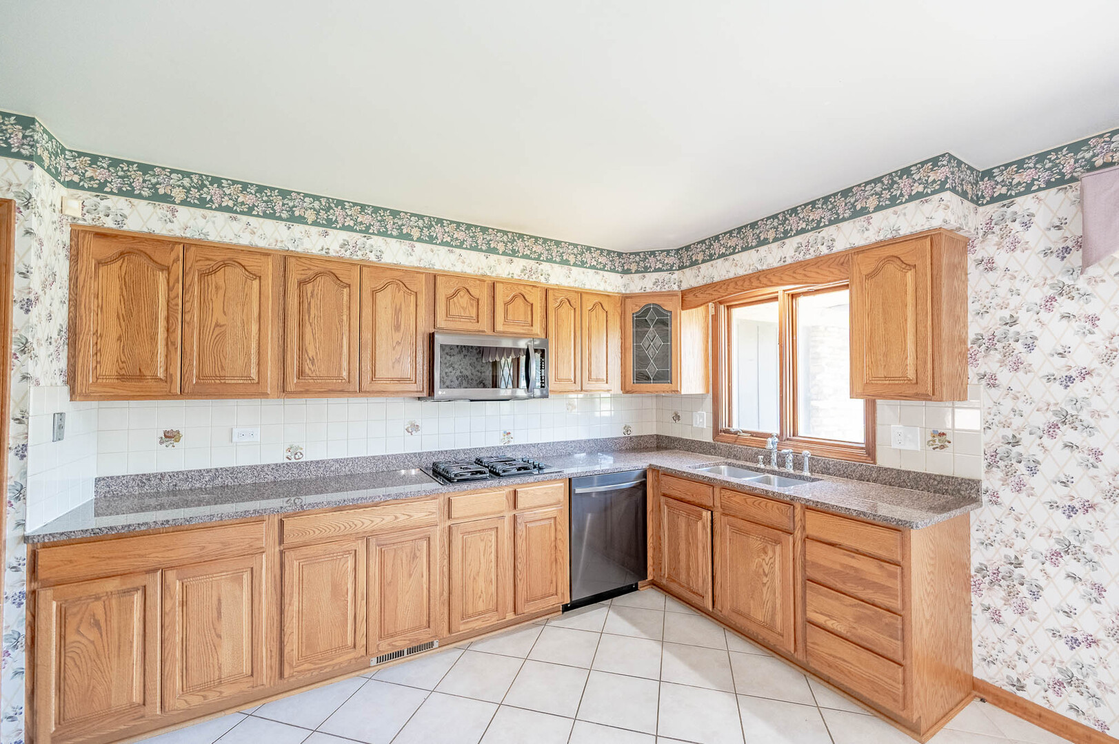815 Ruth Drive, Elgin, IL 60123 — photo 3