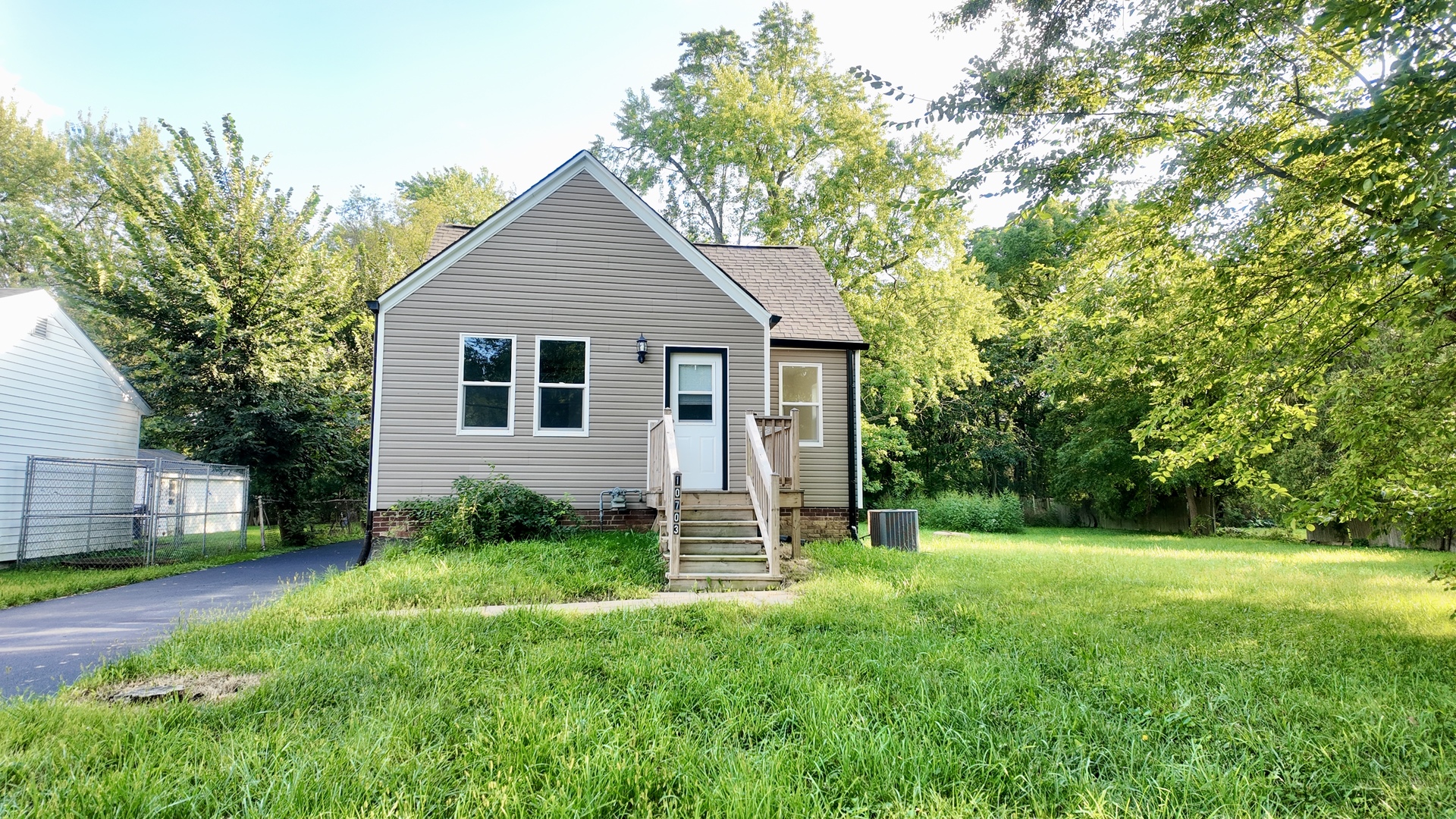 10703 W Woodland Avenue — photo