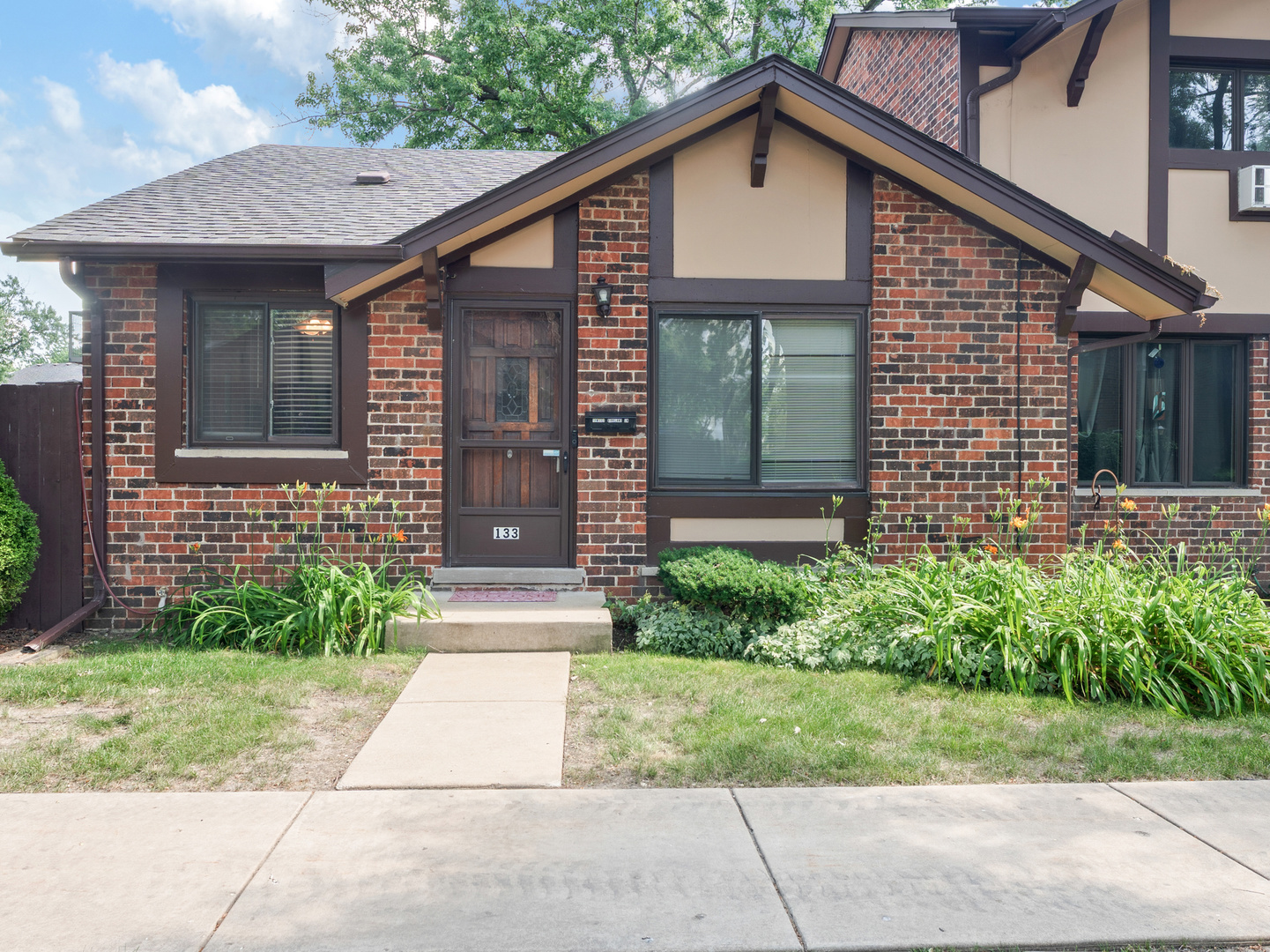 18W133 Kirkland Lane — photo