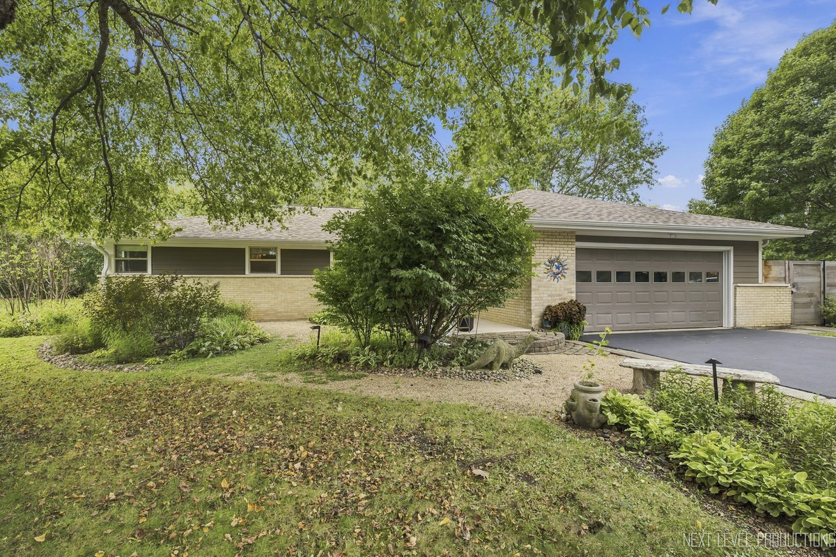 24 W Stonegate Drive — photo