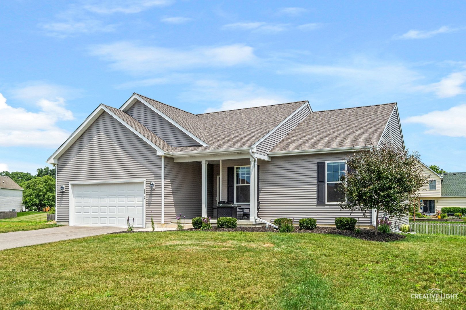 1209 Oakmont Court — photo
