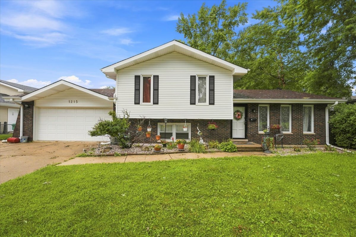 1215 Devonshire Drive — photo
