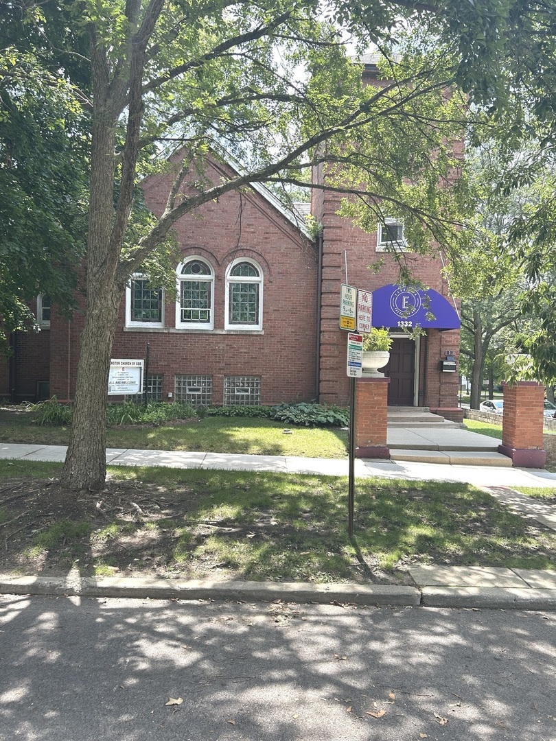 1332 Davis Street — photo