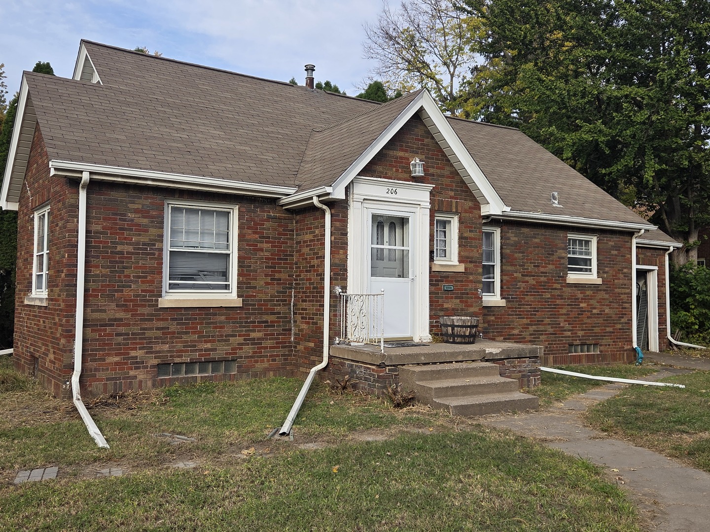 206 E Locust Street — photo