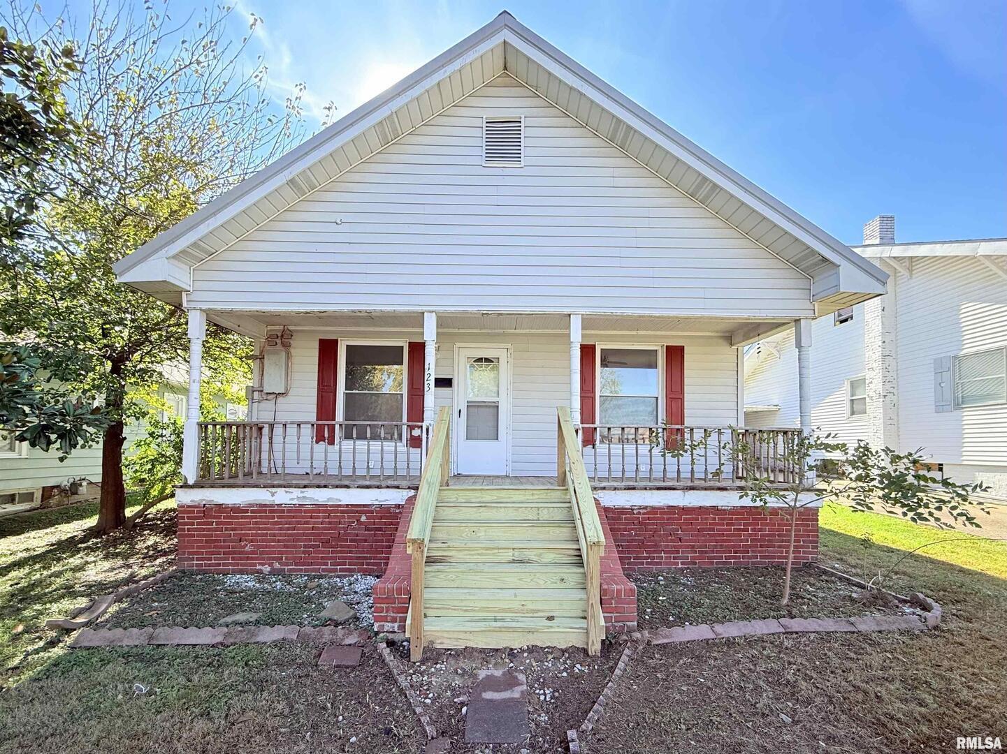 123 W College Street — photo