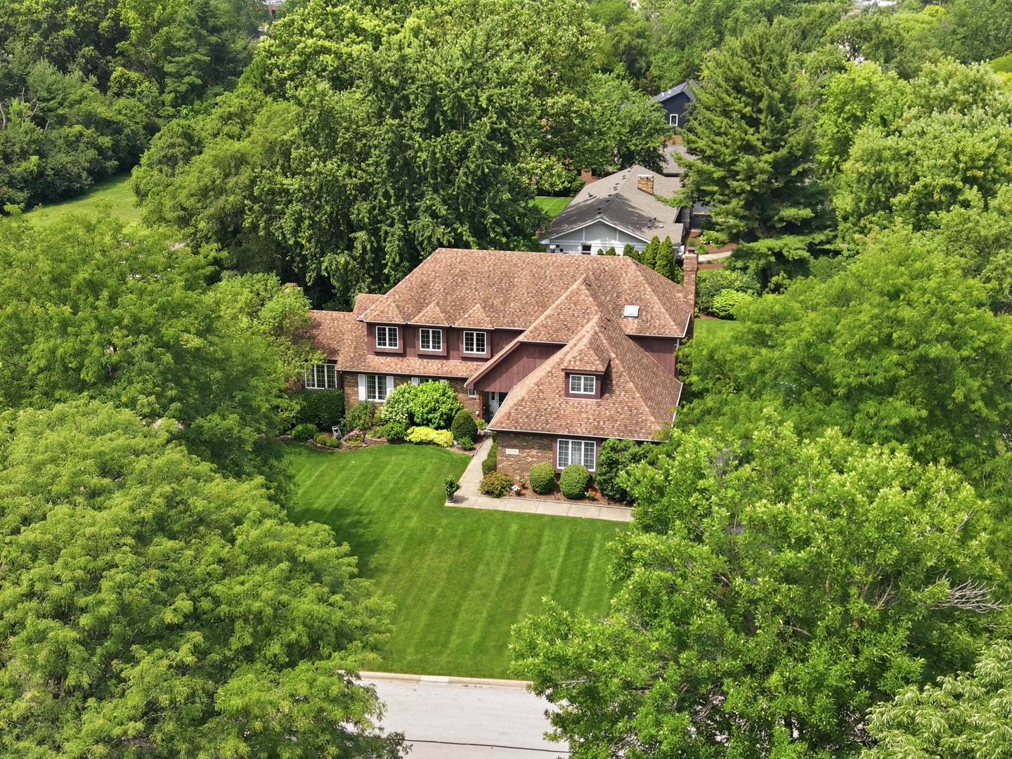 8100 Lake Ridge Drive, Burr Ridge, IL 60527