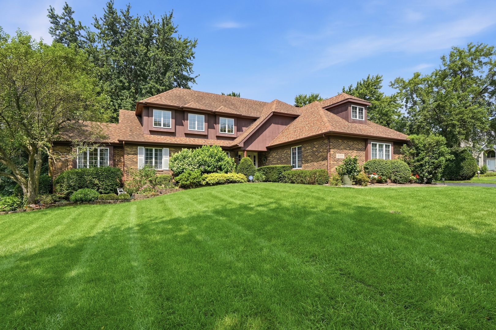 8100 Lake Ridge Drive, Burr Ridge, IL 60527 — photo 2