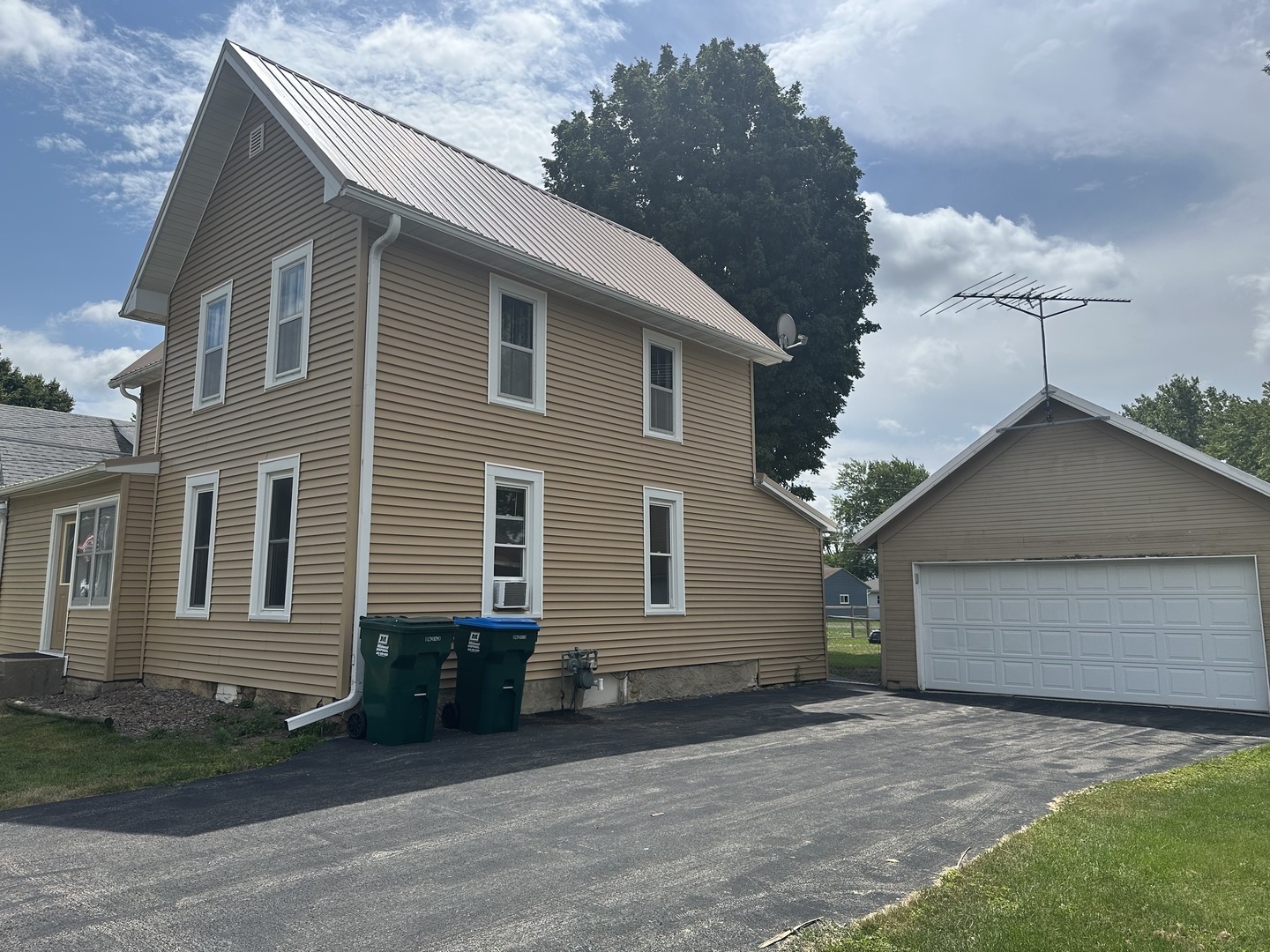 17 W Old Mill Street — photo