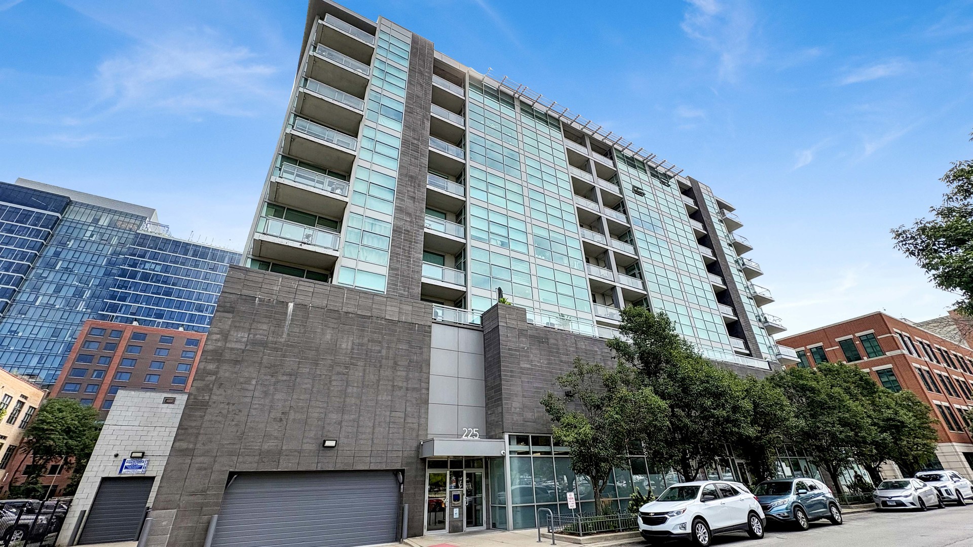 225 S Sangamon Street 306 — photo