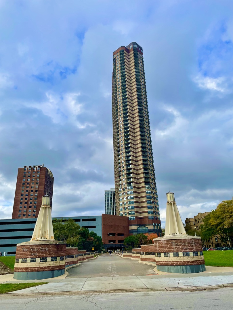 3660 N Lake Shore Drive 2513 — photo