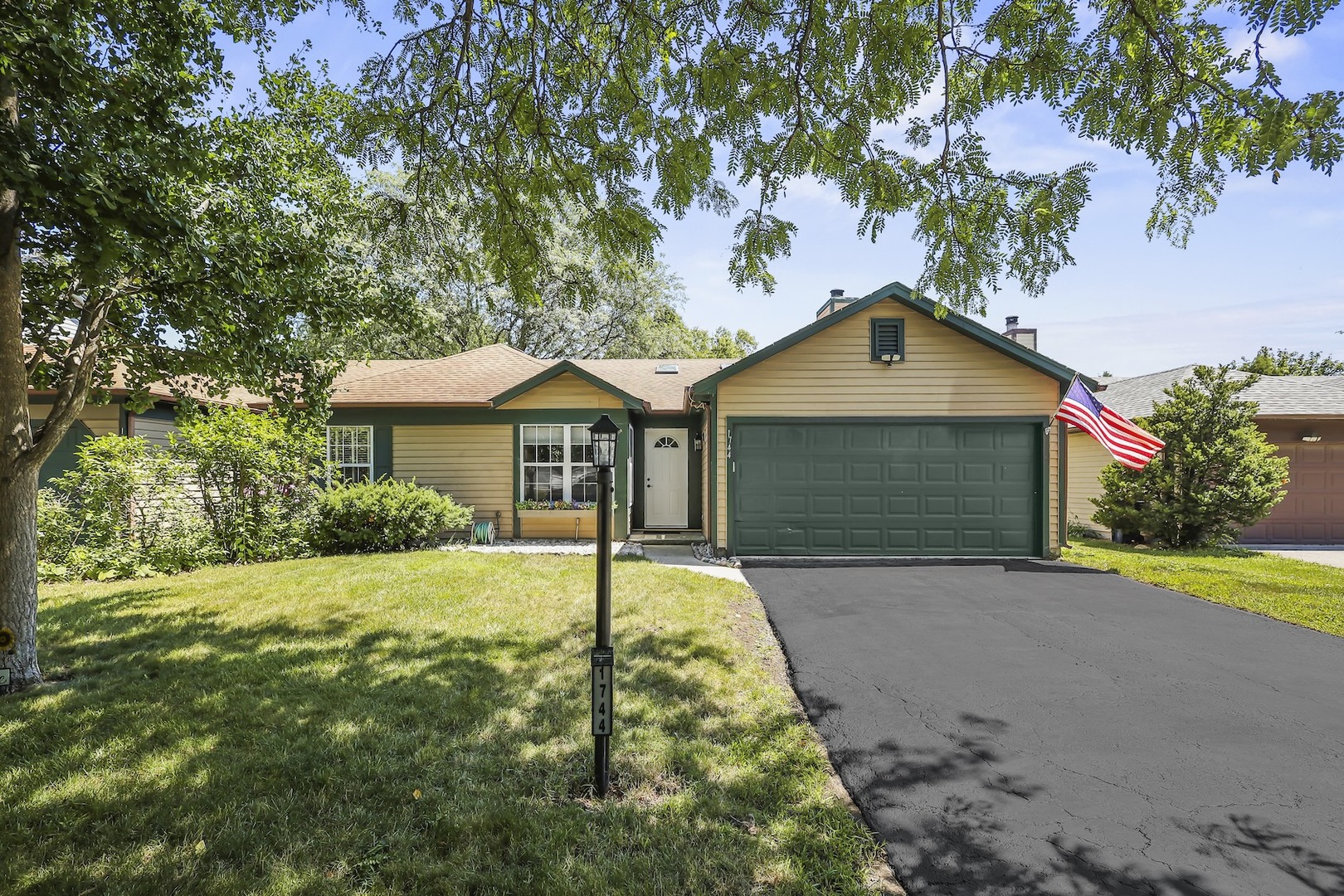 1744 Ranchview Drive, Naperville, IL 60565