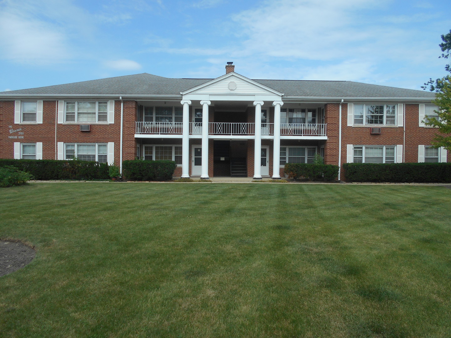 2000 N Parkside Drive #2C, Park Ridge, IL 60068