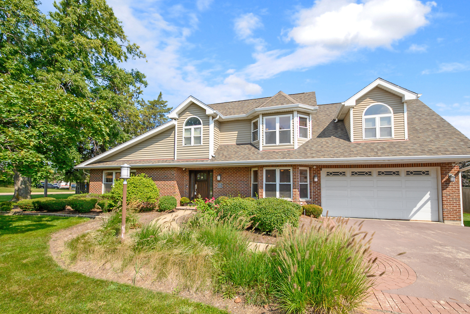 389 W Evergreen Lane — photo