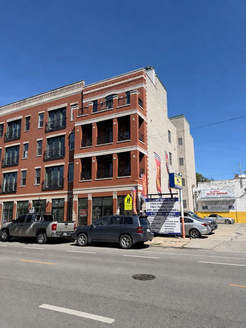 1832 W Belmont Avenue — photo