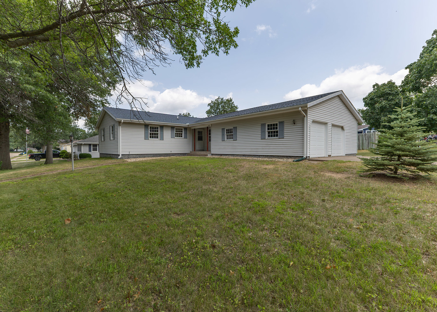 1402 Rosehill Avenue — photo