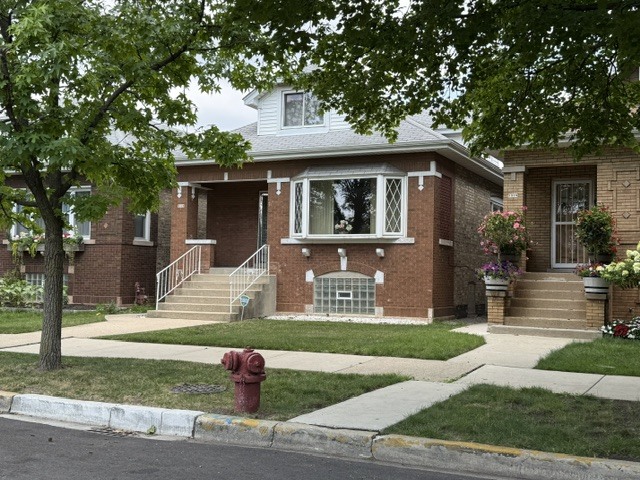 5330 W Melrose Street — photo