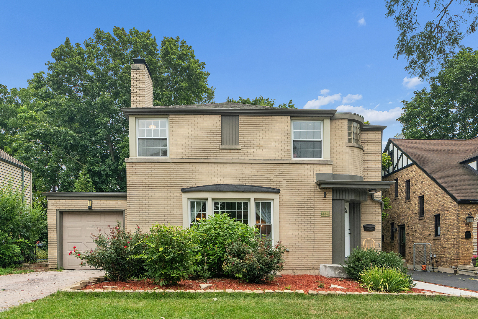 2229 Macdonald Lane — photo