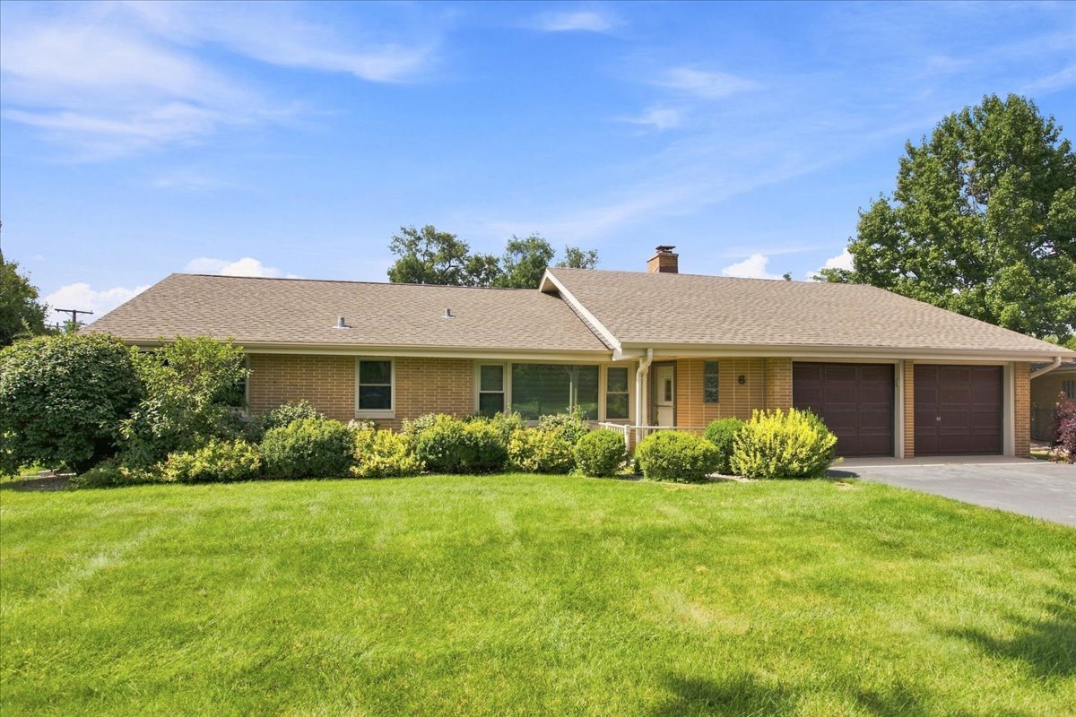6 Meadowood Drive — photo