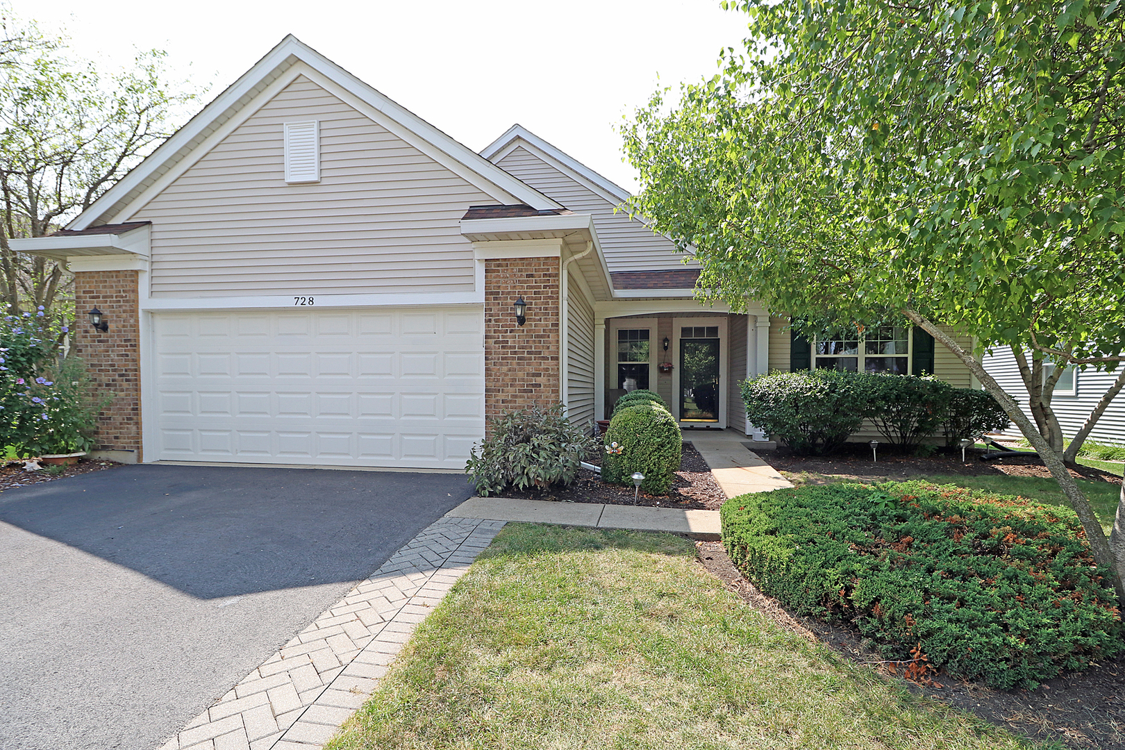 728 Holland Lane — photo