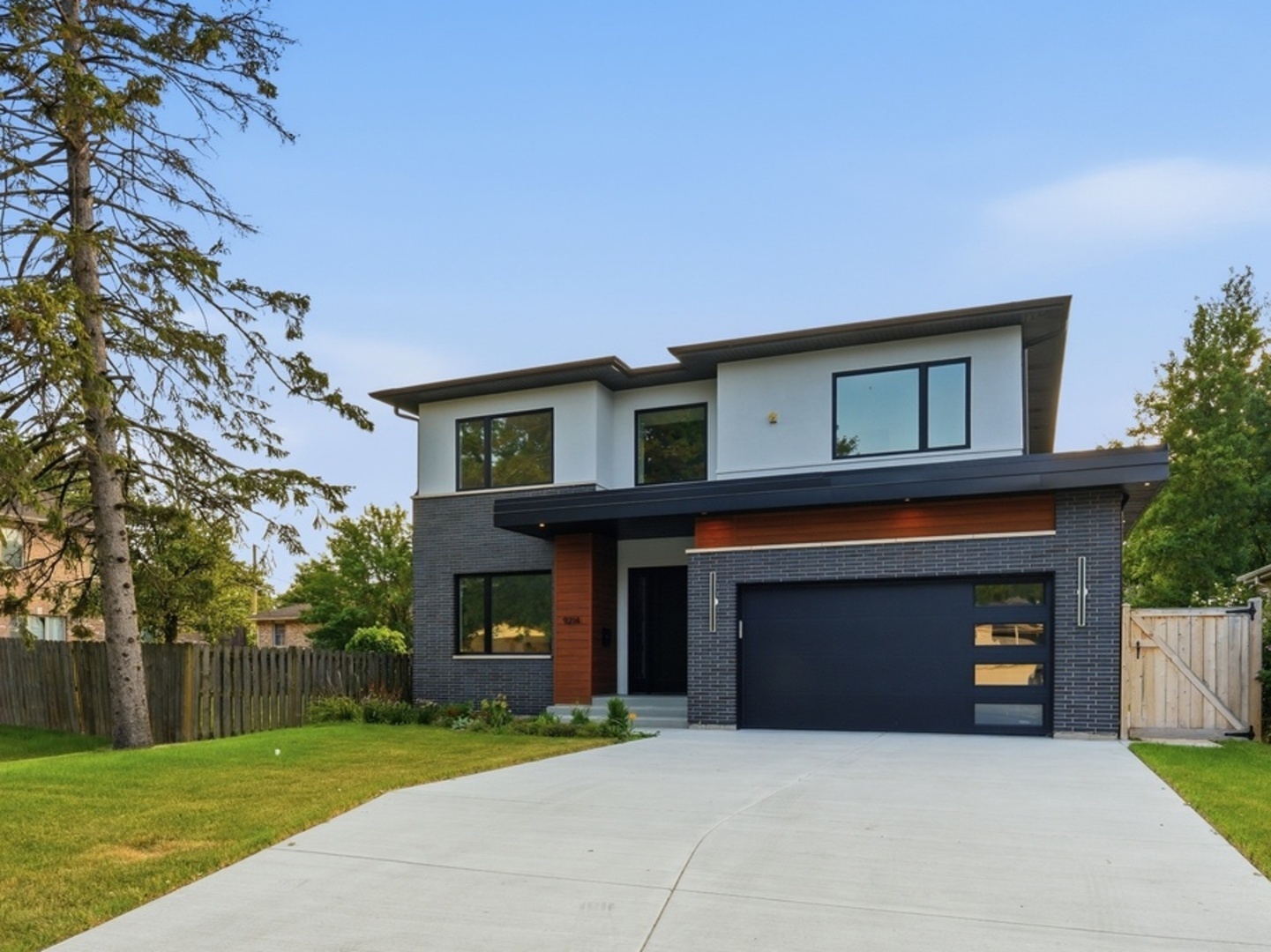 9214 N Washington Street — photo