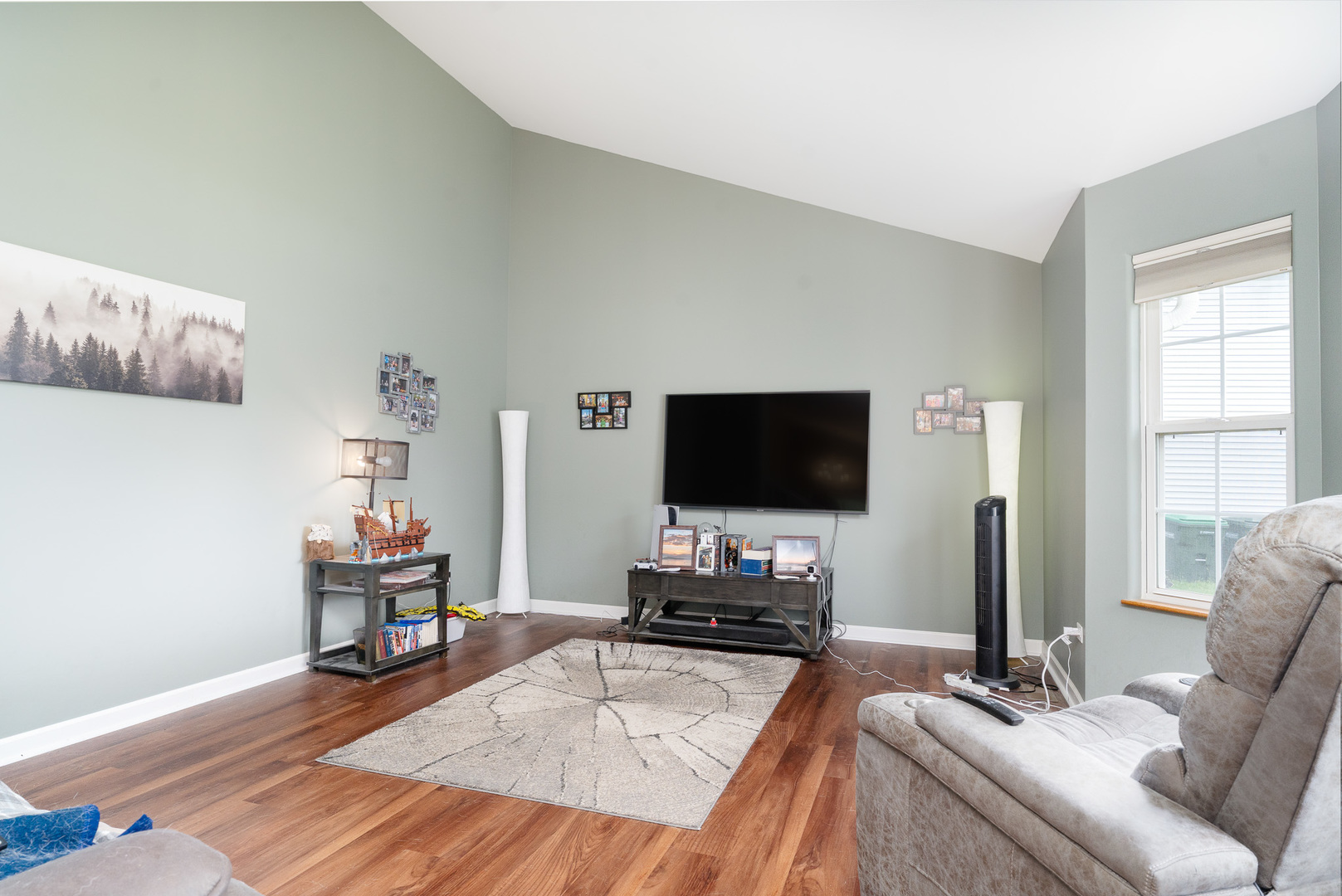 Home in Channahon, IL 60410 — photo 3