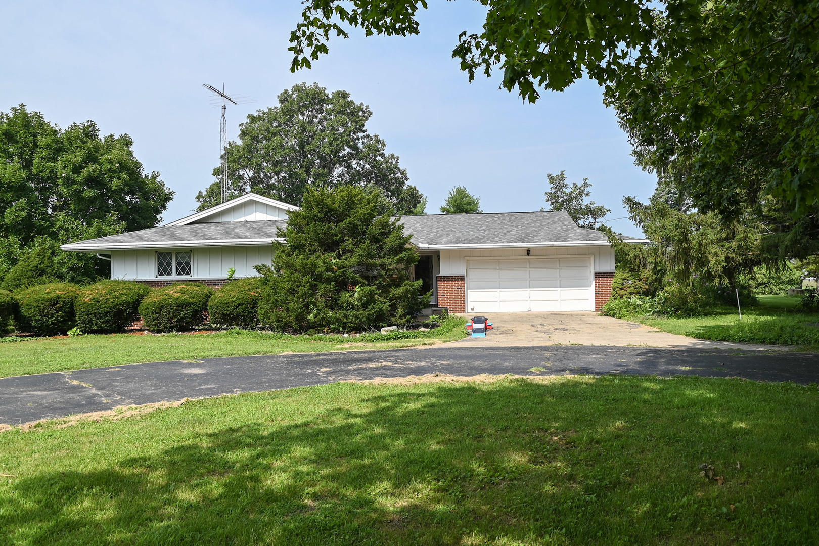 621 S Oakwood Street — photo