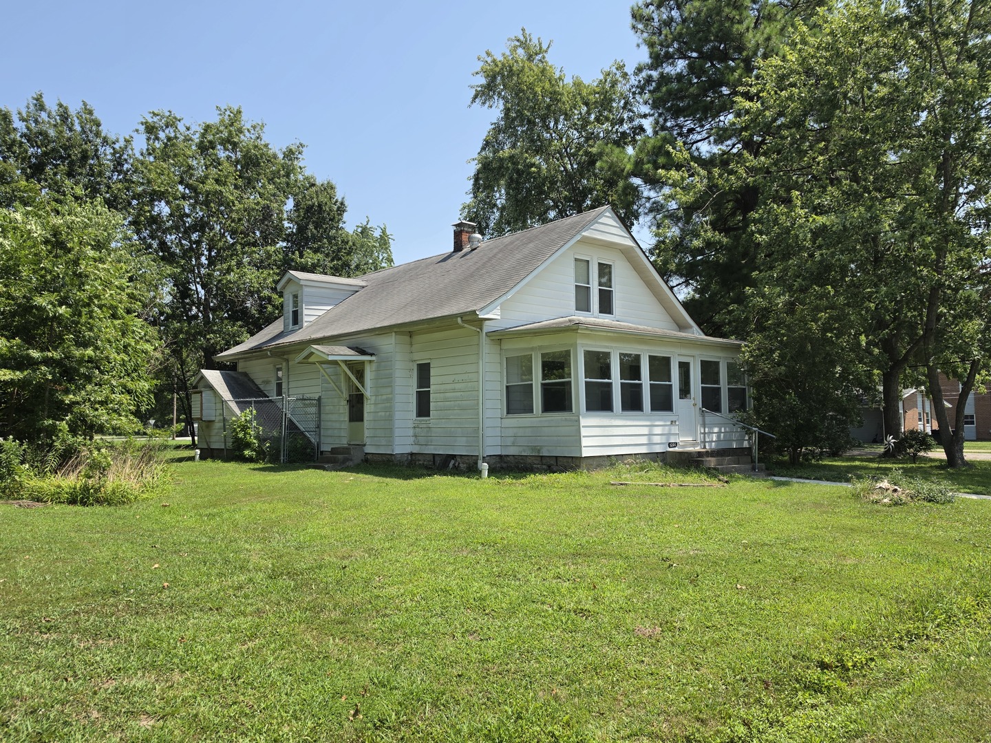 1204 N Dawley Street — photo