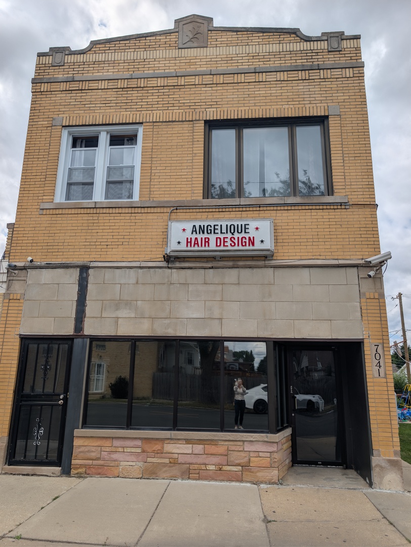 7041 W Addison Street Storefront — photo