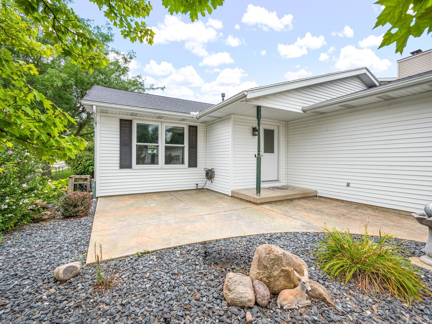 2831 Rutherford Drive, Bloomington, IL 61705 — photo 2