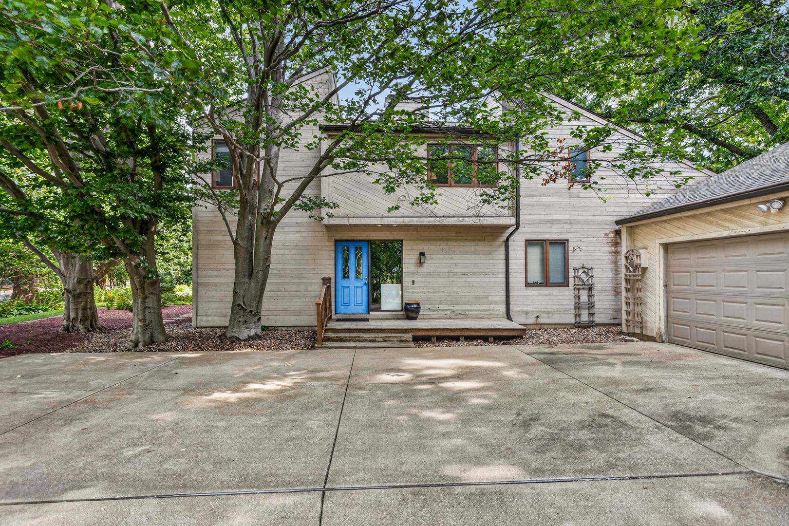 820 Dodds Drive — photo