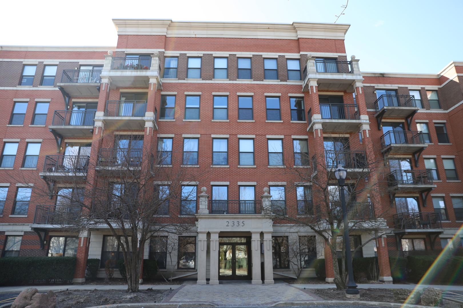2335 W Belle Plaine Avenue 407 — photo