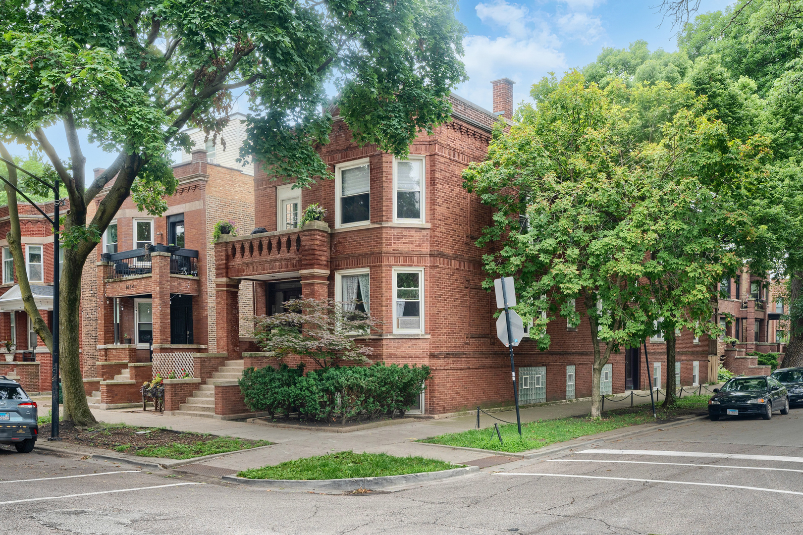 1056 N Leavitt Street Gr — photo