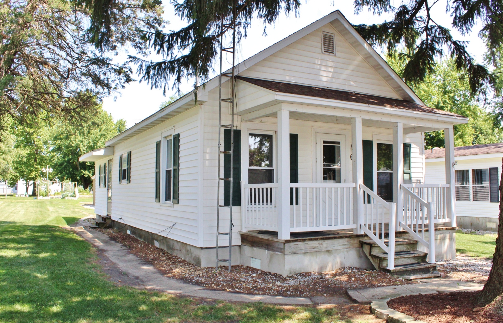 660 W Elm Street — photo
