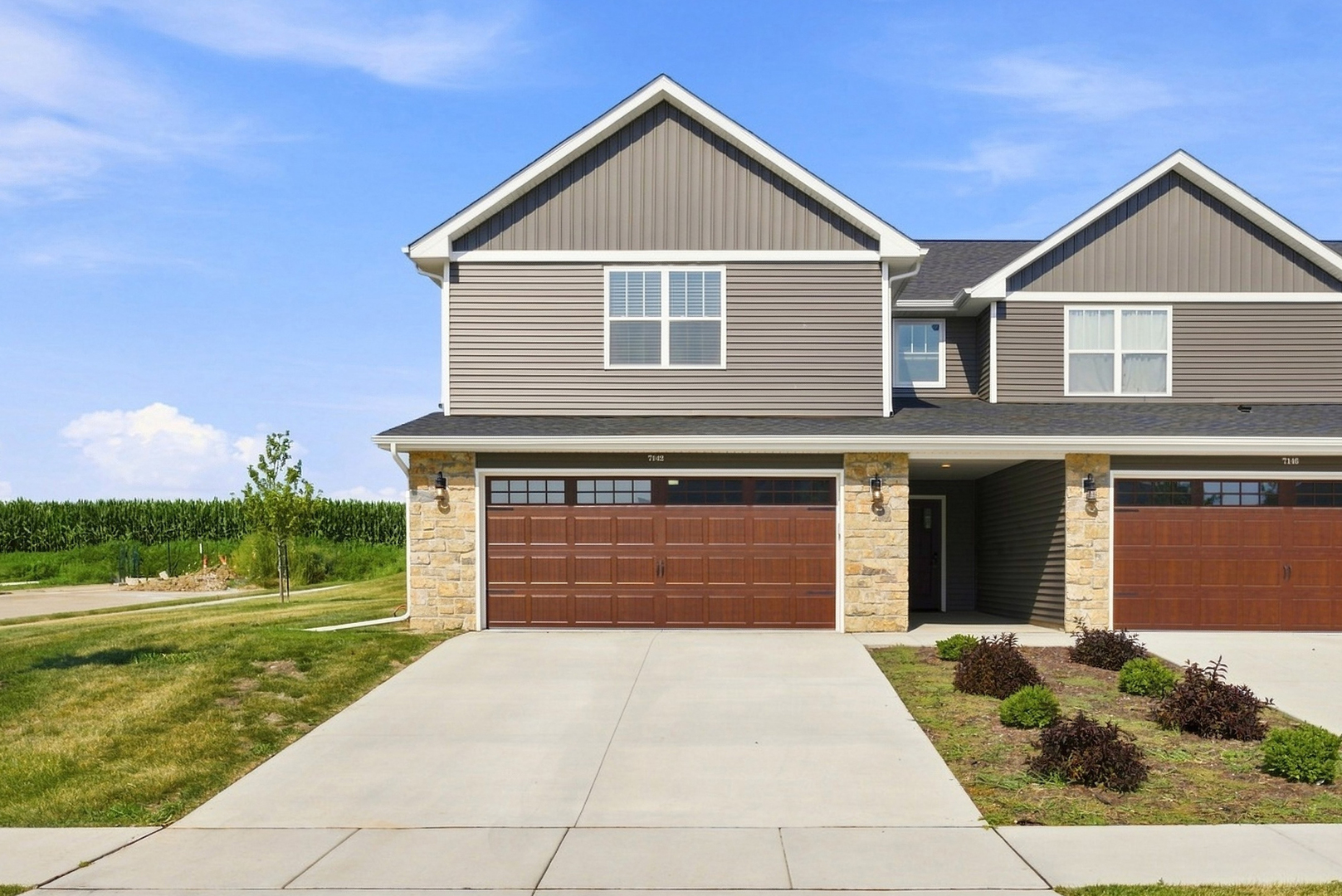7142 Grove Crossing — photo