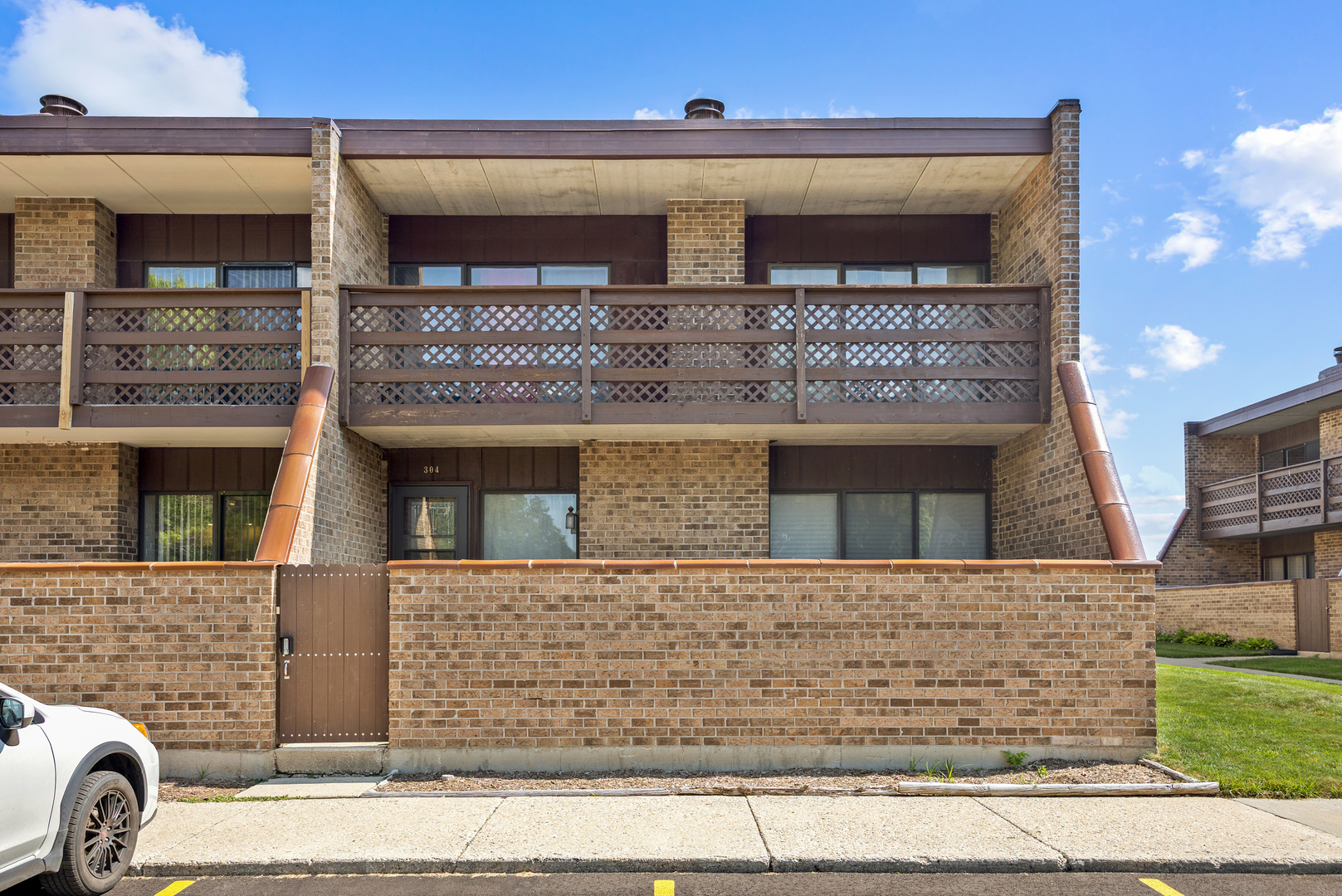 304 Kenneth Circle — photo