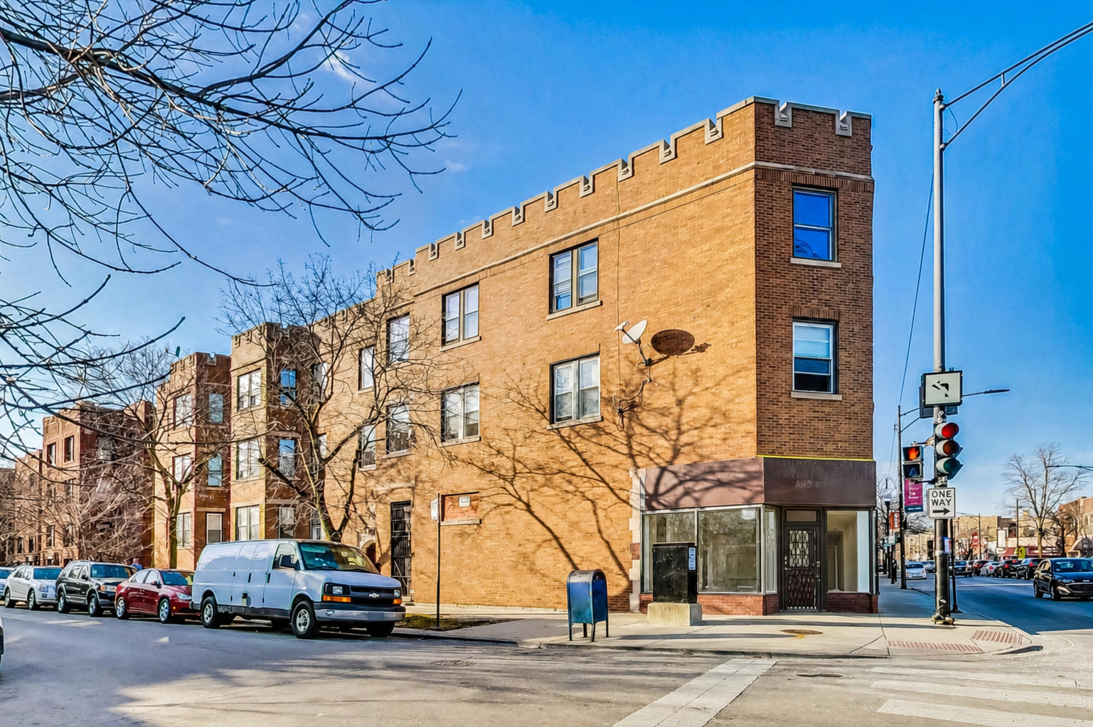 6600 N Clark Street — photo