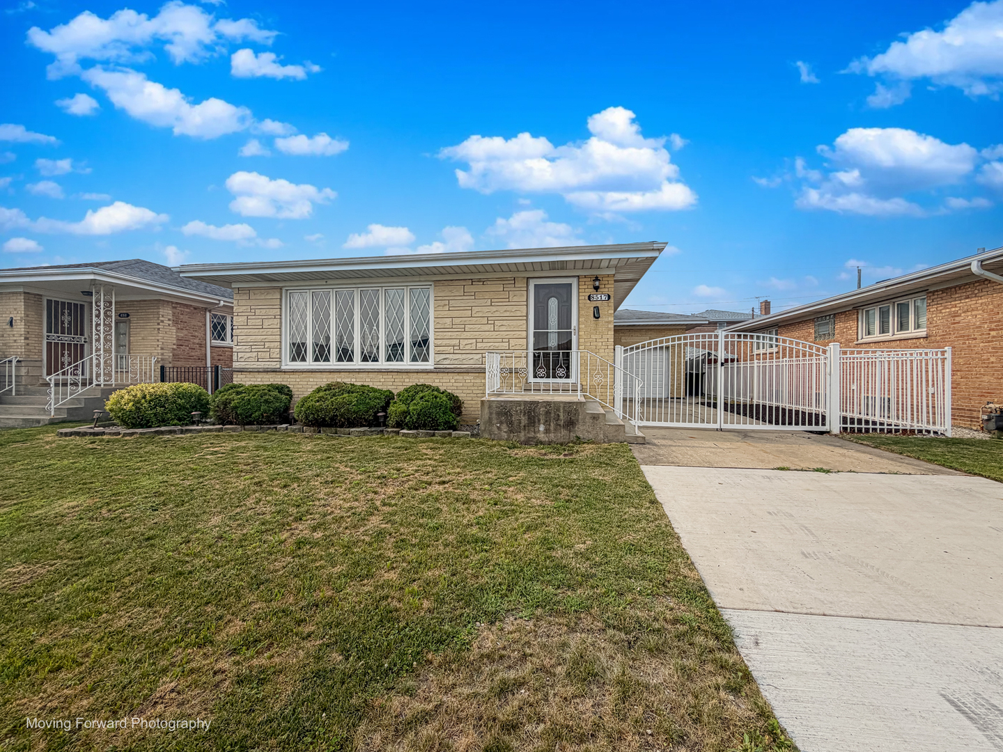 8517 W Carmen Avenue — photo