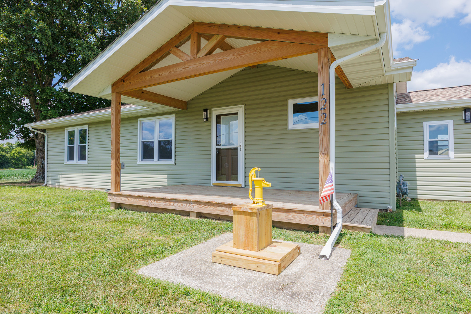 122 E Lincoln, Dix, IL 62830 — photo 2