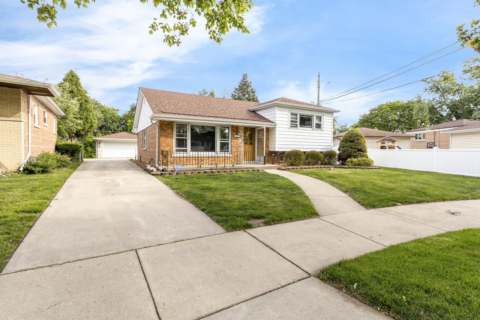 5425 Drury Lane — photo