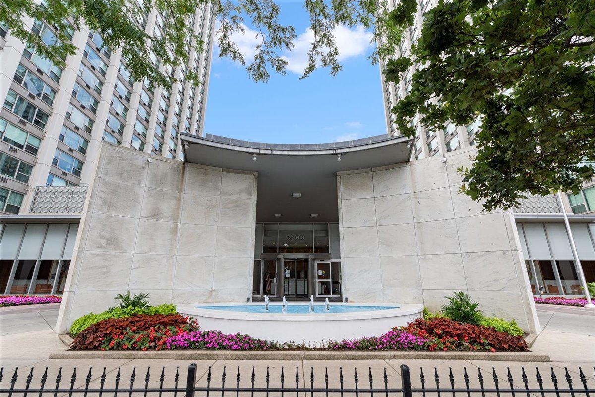 3600 N Lake Shore Drive 325 — photo