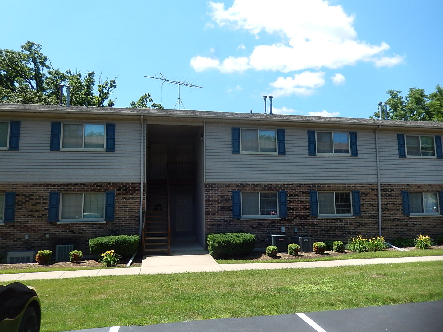 375 Woodridge Circle F — photo
