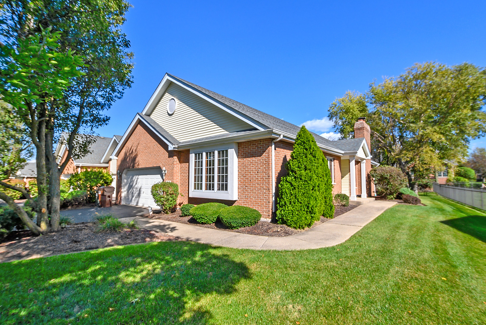 21163 Deerpath Road — photo