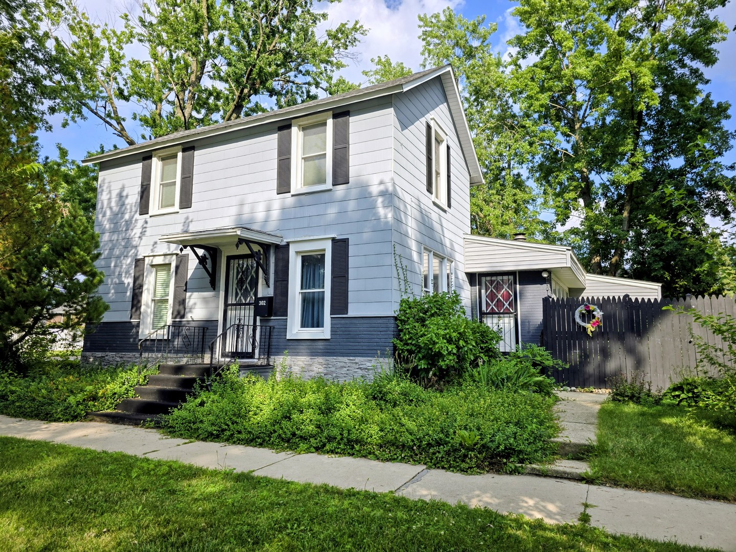 302 S Washington Street — photo