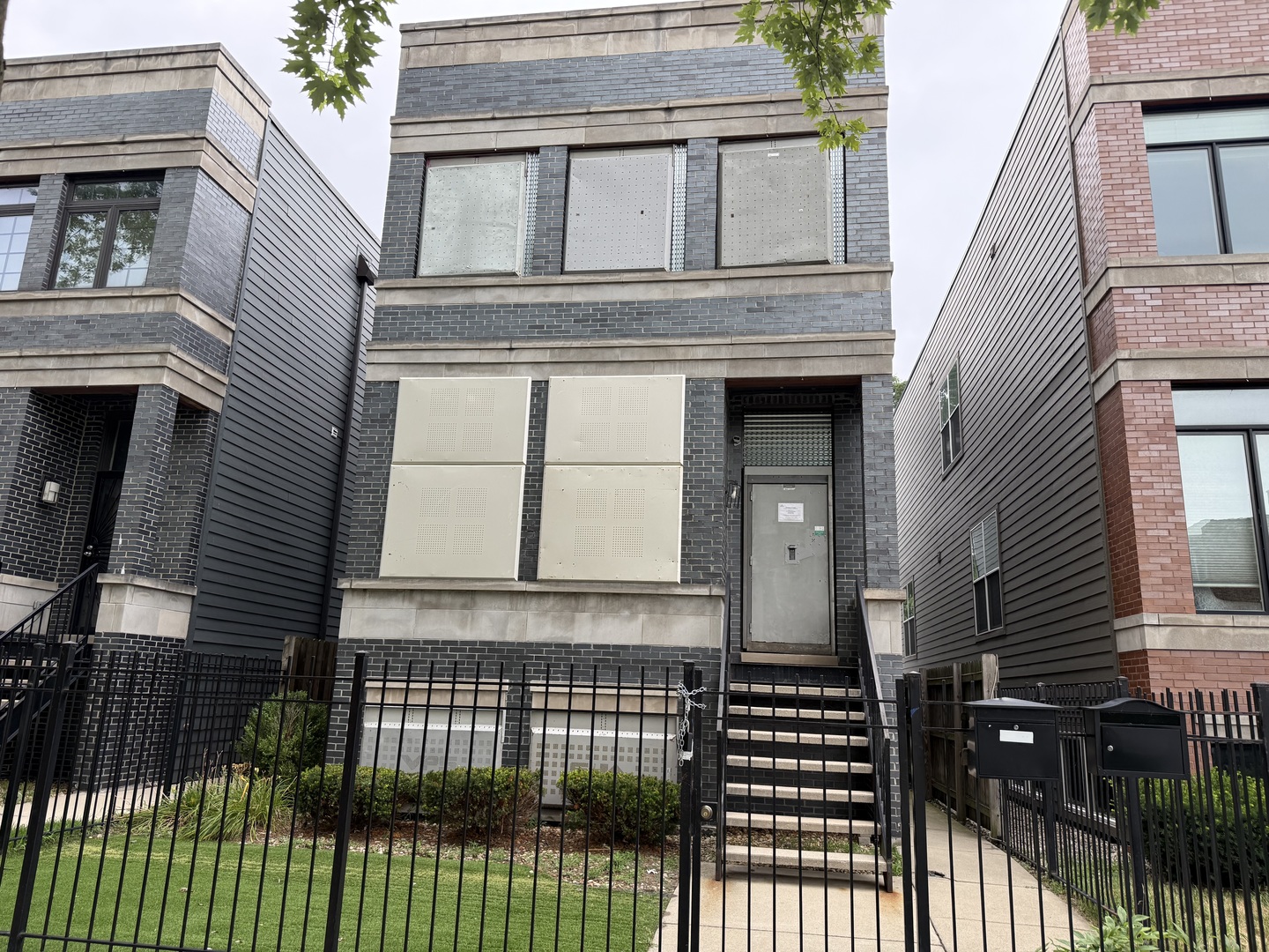 544 E 46th Place — photo